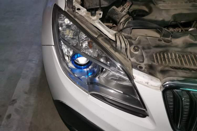 Used Buick Encore 2015 1.4T Automatic Two-Wheel Drive Urban Leading Model Right Front Headlight
