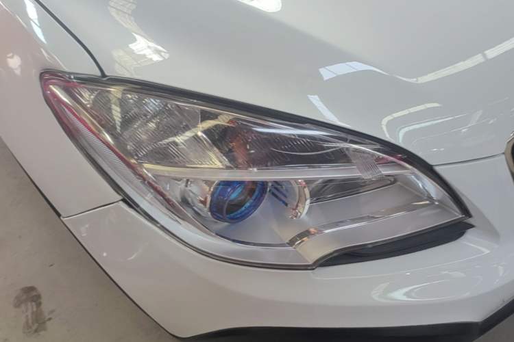 Used Buick Encore 2015 1.4T Automatic Two-Wheel Drive Urban Elite Version Right Front Headlight