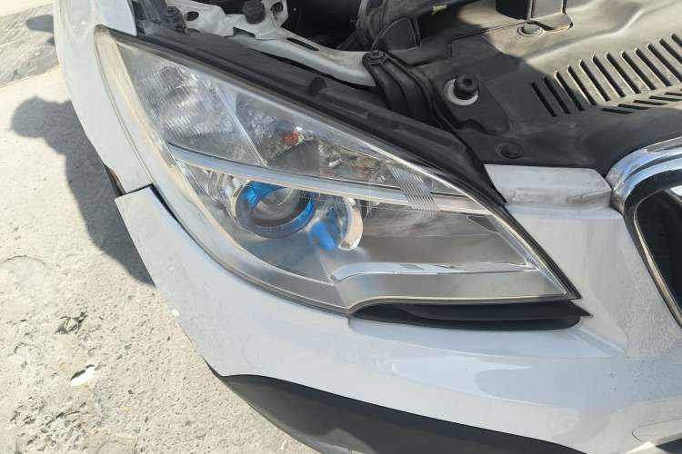Used Buick Encore 2015 1.4T Automatic Two-Wheel Drive Urban Elite Version Right Front Headlight