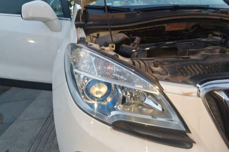 Used Buick Encore 2015 1.4T Automatic All-Wheel-Drive Flagship Model Right Front Headlight