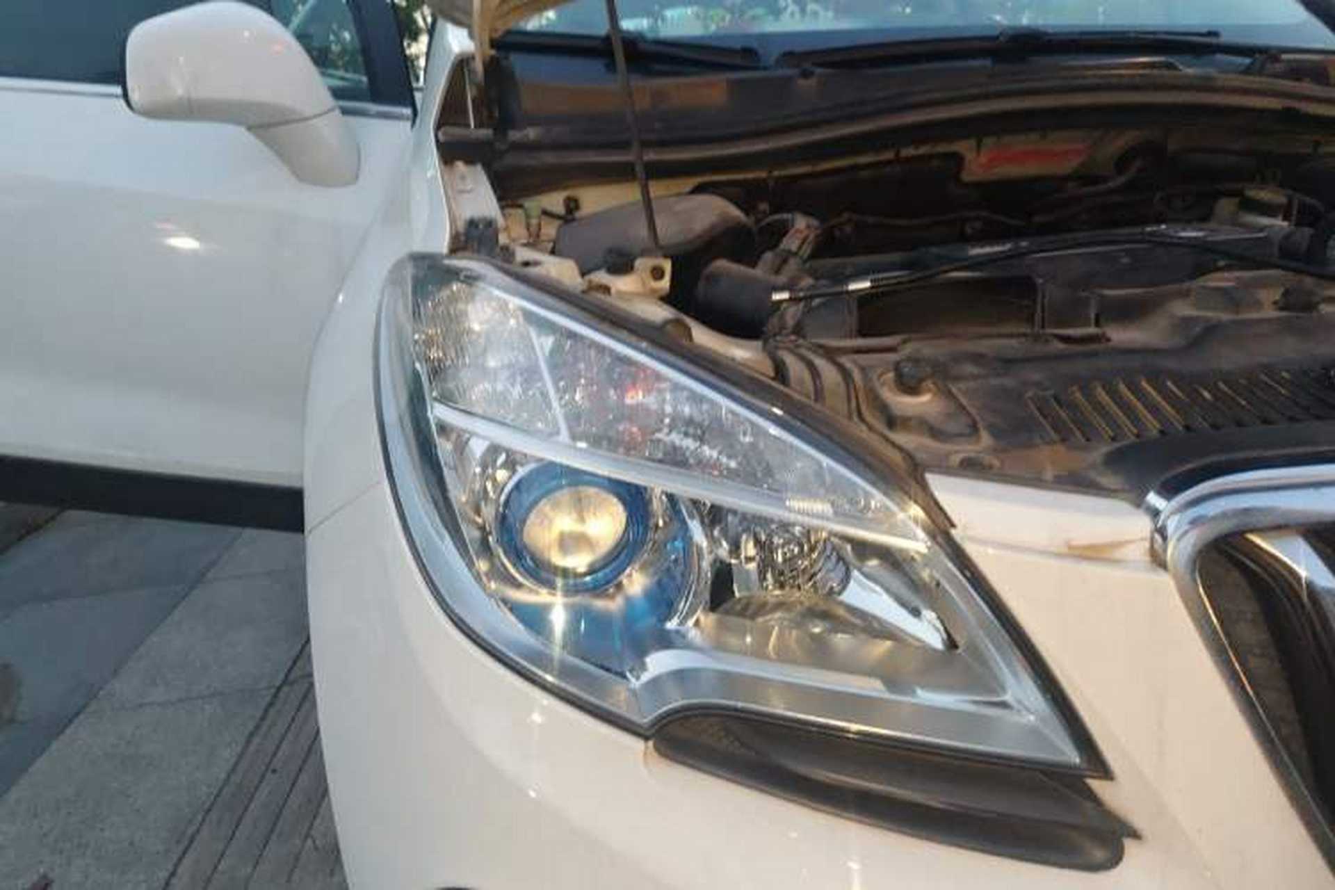 Used Buick Encore 2015 1.4T Automatic All-Wheel-Drive Flagship Model Right Front Headlight