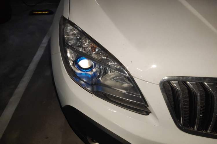 Used Buick Encore 2015 1.4T Automatic Two-Wheel Drive Urban Elite Version Right Front Headlight
