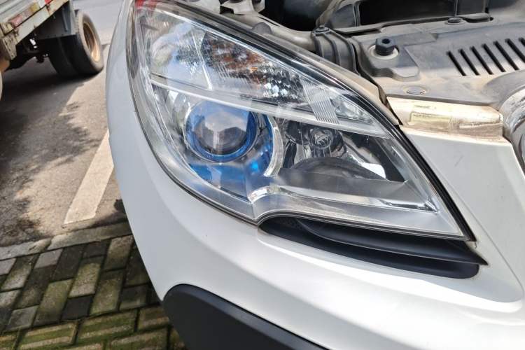 Used Buick Encore 2015 1.4T Automatic Two-Wheel Drive Urban Elite Version Right Front Headlight