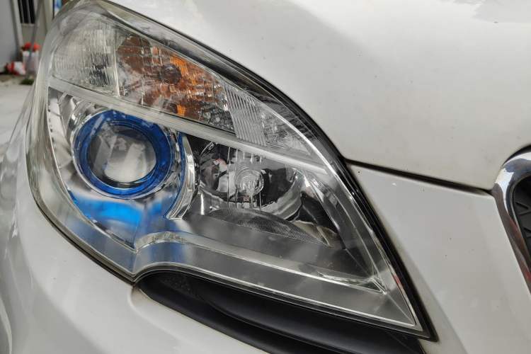 Used Buick Encore 2015 1.4T Automatic Two-Wheel Drive Urban Elite Version Right Front Headlight