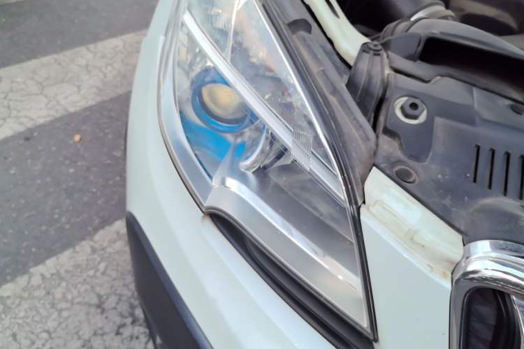 Used Buick Encore 2015 1.4T Automatic Two-Wheel Drive Urban Elite Version Right Front Headlight