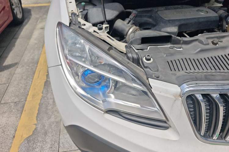 Used Buick Encore 2015 1.4T Automatic Two-Wheel Drive Urban Elite Version Right Front Headlight