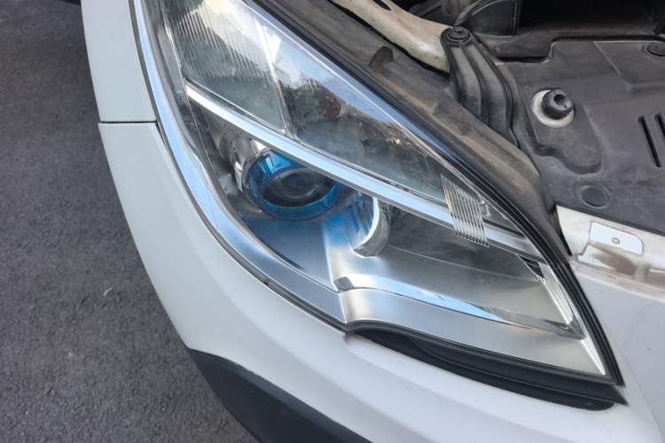 Used Buick Encore 2015 1.4T Automatic Two-Wheel Drive Urban Elite Version Right Front Headlight