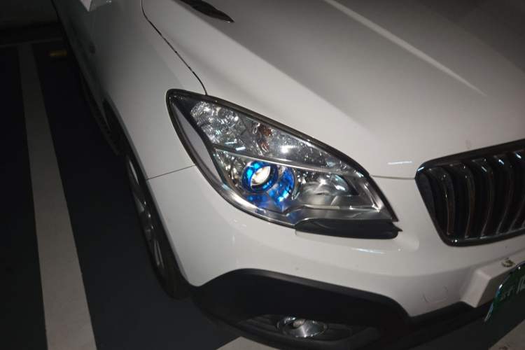 Used Buick Encore 2015 1.4T Automatic Two-Wheel Drive Urban Elite Version Right Front Headlight