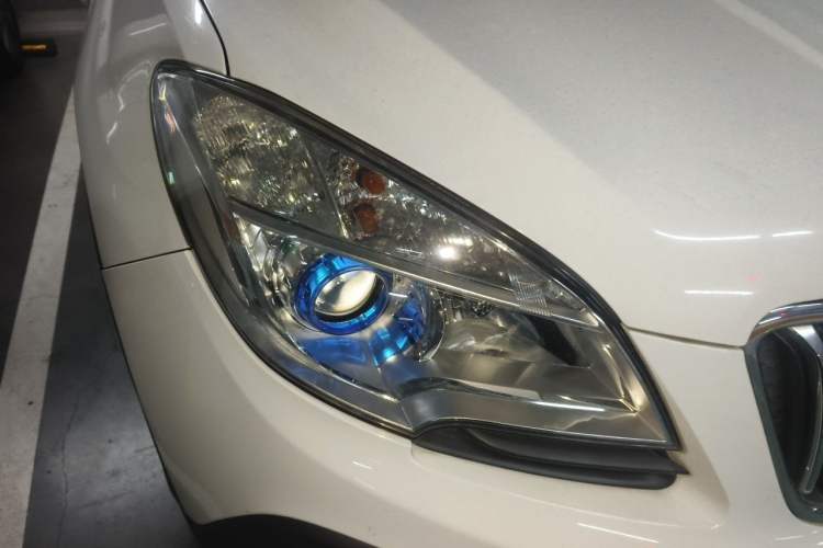 Used Buick Encore 2015 1.4T Automatic Two-Wheel Drive Urban Elite Version Right Front Headlight