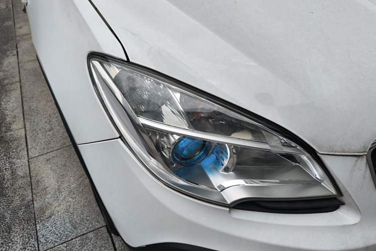 Used Buick Encore 2015 1.4T Automatic Two-Wheel Drive Urban Elite Version Right Front Headlight