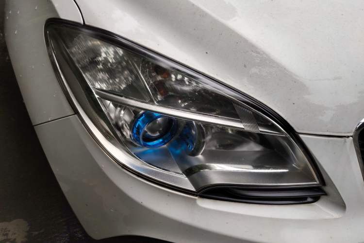 Used Buick Encore 2015 1.4T Manual Two-Wheel Drive Urban Advanced Model Right Front Headlight