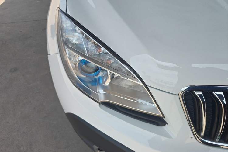 Used Buick Encore 2015 1.4T Automatic Two-Wheel Drive Urban Elite Version Right Front Headlight