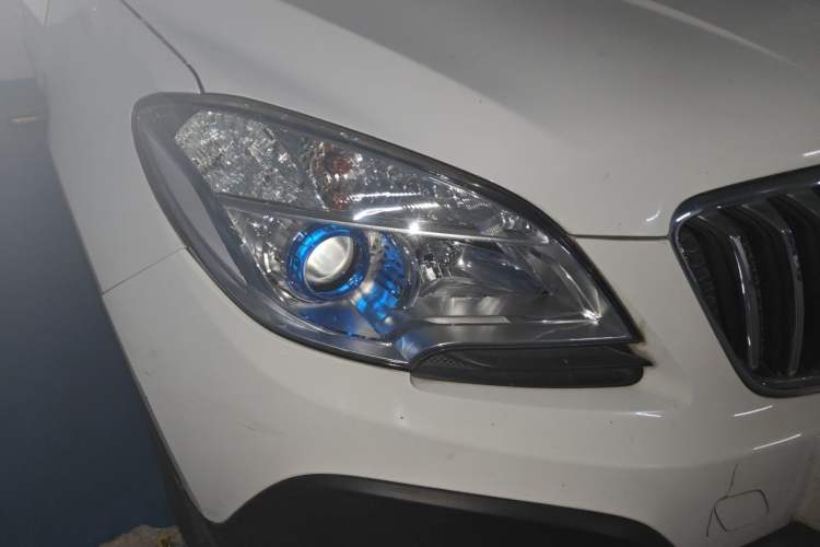 Used Buick Encore 2015 1.4T Automatic Two-Wheel Drive Urban Elite Version Right Front Headlight