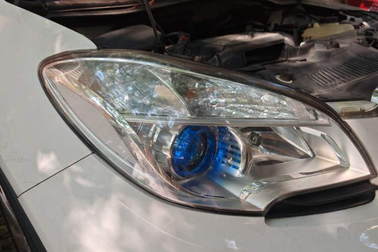 Used Buick Encore 2015 1.4T Automatic Two-Wheel Drive Urban Elite Version Right Front Headlight