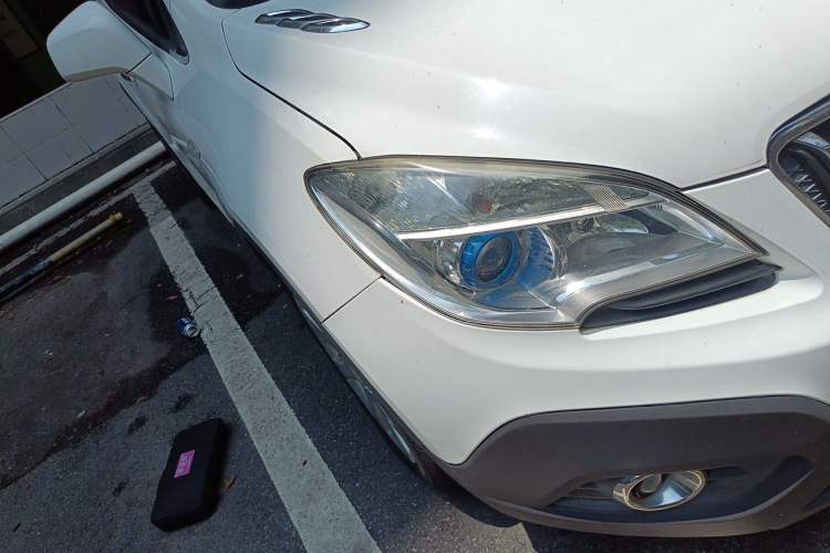 Used Buick Encore 2015 1.4T Manual Two-Wheel Drive Urban Advanced Model Right Front Headlight