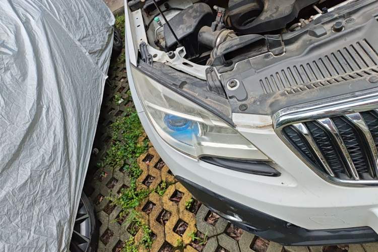 Used Buick Encore 2015 1.4T Manual Two-Wheel Drive Urban Advanced Model Right Front Headlight