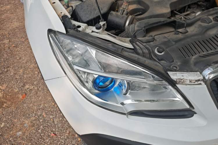Used Buick Encore 2015 1.4T Automatic Two-Wheel Drive Urban Elite Version Right Front Headlight