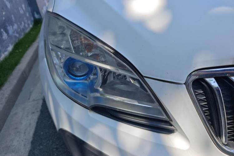Used Buick Encore 2015 1.4T Automatic Two-Wheel Drive Urban Elite Version Right Front Headlight