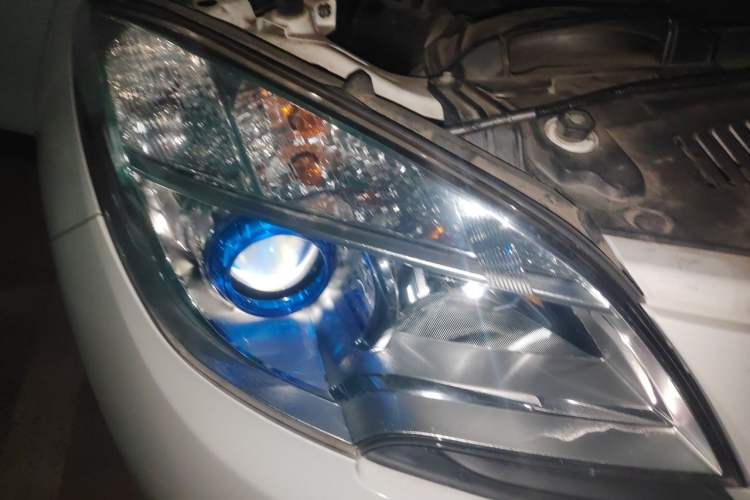 Used Buick Encore 2015 1.4T Automatic Two-Wheel Drive Urban Elite Version Right Front Headlight