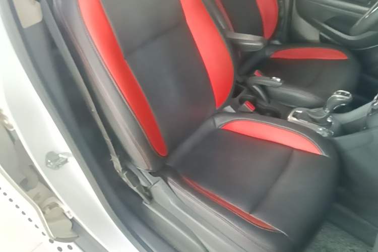 Used Buick Encore 2015 1.4T Automatic Two-Wheel Drive Urban Elite Version Right Front Seat