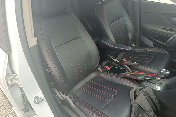Used Buick Encore 2015 1.4T Automatic Two-Wheel Drive Urban Elite Version Right Front Seat