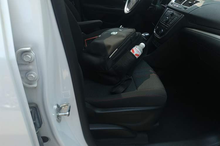 Used Buick Encore 2015 1.4T Automatic Two-Wheel Drive Urban Elite Version Right Front Seat