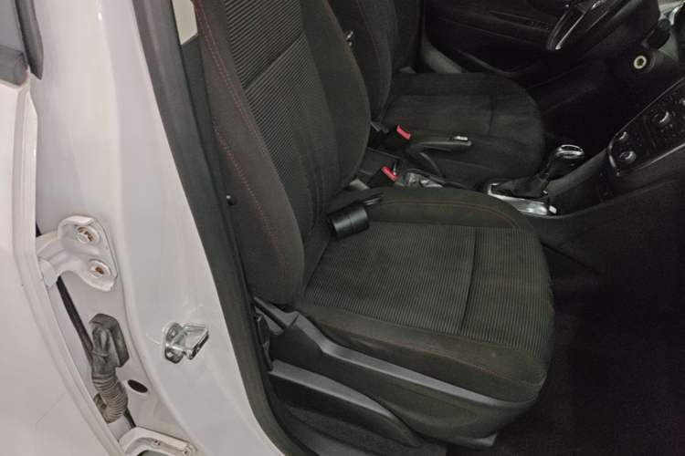 Used Buick Encore 2015 1.4T Automatic Two-Wheel Drive Urban Elite Version Right Front Seat