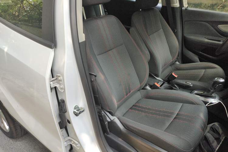 Used Buick Encore 2015 1.4T Automatic Two-Wheel Drive Urban Elite Version Right Front Seat