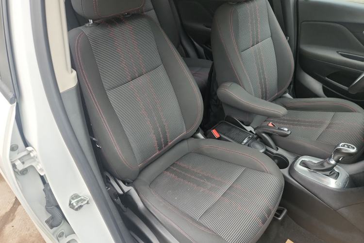 Used Buick Encore 2015 1.4T Automatic Two-Wheel Drive Urban Elite Version Right Front Seat