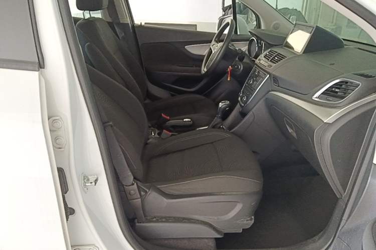 Used Buick Encore 2015 1.4T Automatic Two-Wheel Drive Urban Elite Version Right Front Seat