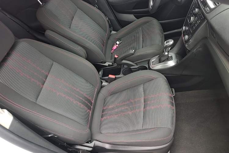 Used Buick Encore 2015 1.4T Automatic Two-Wheel Drive Urban Elite Version Right Front Seat