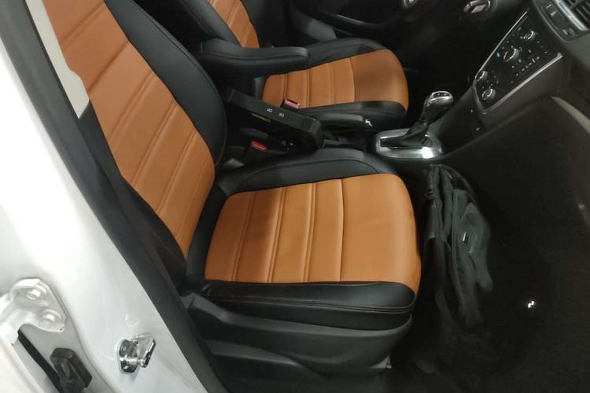 Used Buick Encore 2015 1.4T Automatic Two-Wheel Drive Urban Elite Version Right Front Seat