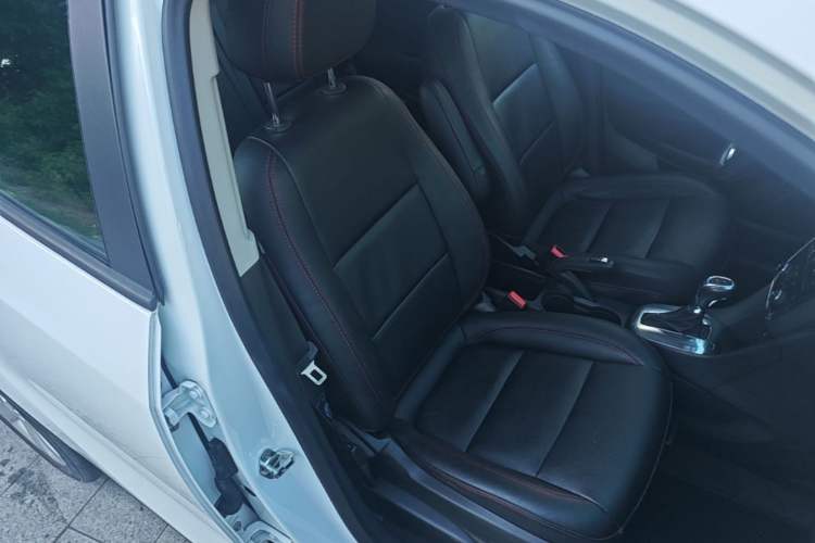 Used Buick Encore 2015 1.4T Automatic Two-Wheel Drive Urban Elite Version Right Front Seat