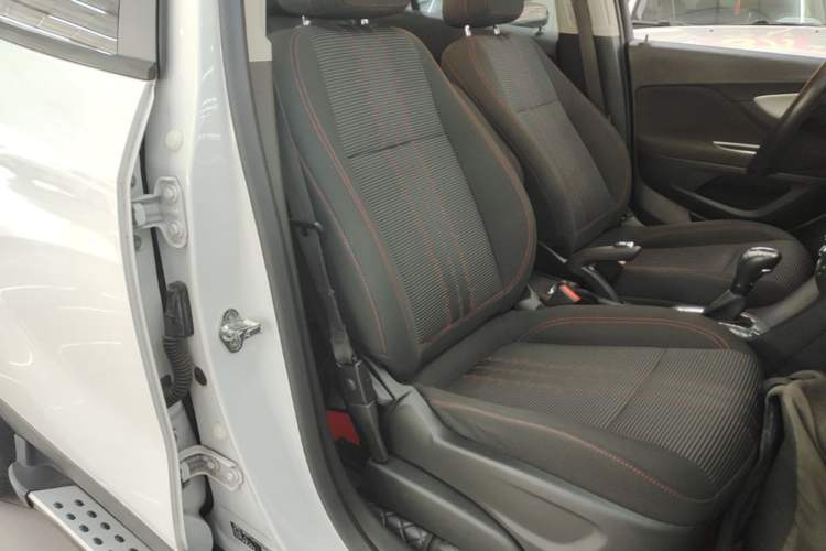 Used Buick Encore 2015 1.4T Automatic Two-Wheel Drive Urban Elite Version Right Front Seat