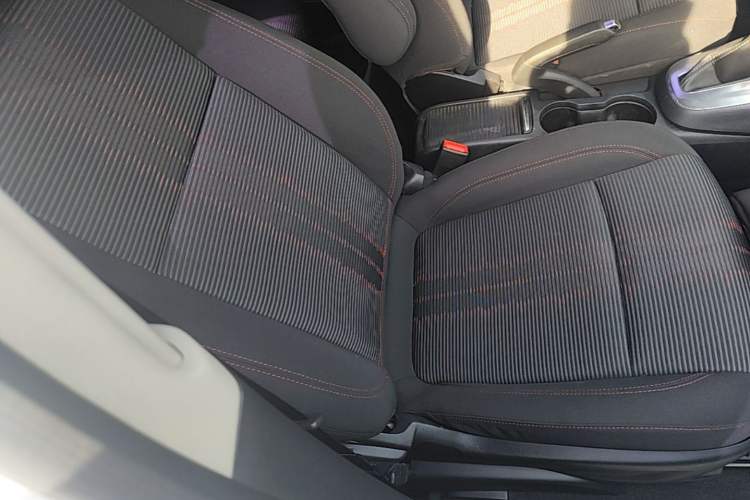 Used Buick Encore 2015 1.4T Automatic Two-Wheel Drive Urban Elite Version Right Front Seat
