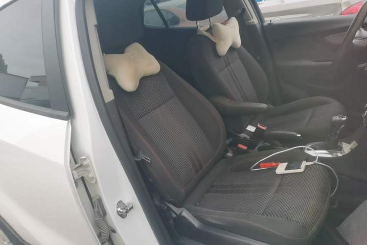 Used Buick Encore 2015 1.4T Automatic Two-Wheel Drive Urban Elite Version Right Front Seat