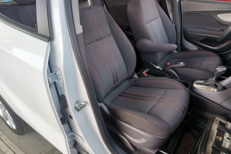 Used Buick Encore 2015 1.4T Automatic Two-Wheel Drive Urban Elite Version Right Front Seat