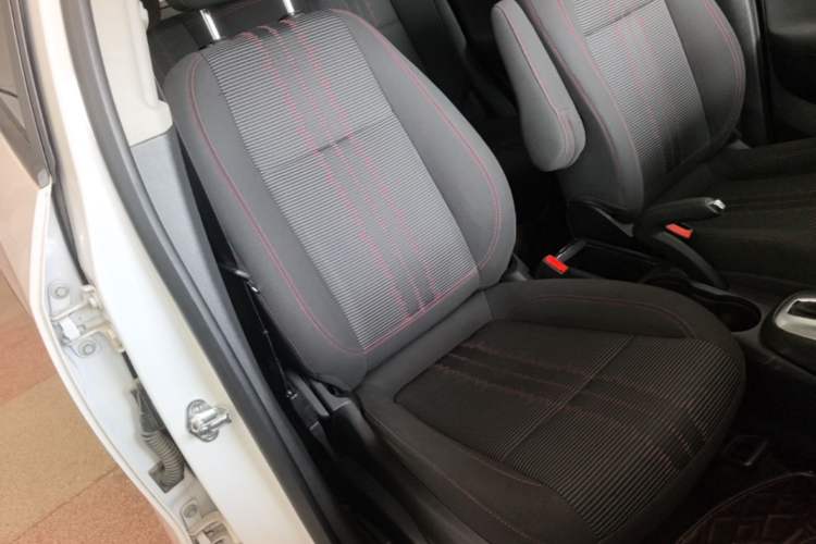 Used Buick Encore 2015 1.4T Automatic Two-Wheel Drive Urban Elite Version Right Front Seat