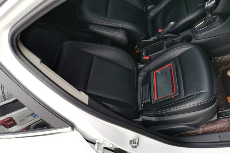 Used Buick Encore 2015 1.4T Automatic Two-Wheel Drive Urban Elite Version Right Front Seat
