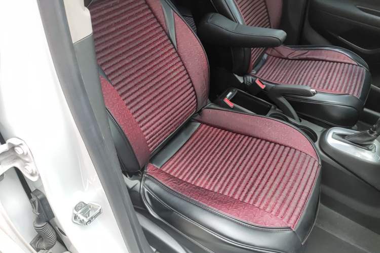 Used Buick Encore 2015 1.4T Automatic Two-Wheel Drive Urban Elite Version Right Front Seat