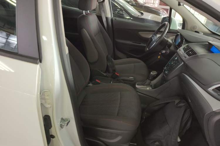 Used Buick Encore 2015 1.4T Automatic Two-Wheel Drive Urban Elite Version Right Front Seat