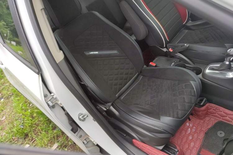 Used Buick Encore 2015 1.4T Automatic Two-Wheel Drive Urban Elite Version Right Front Seat
