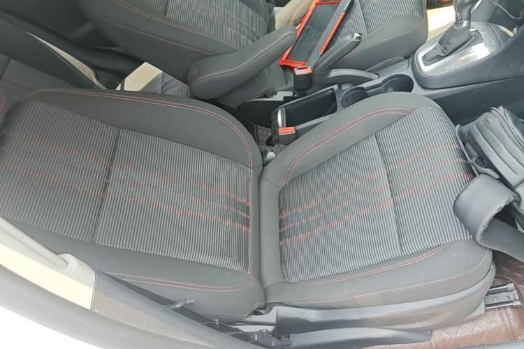 Used Buick Encore 2015 1.4T Automatic Two-Wheel Drive Urban Elite Version Right Front Seat