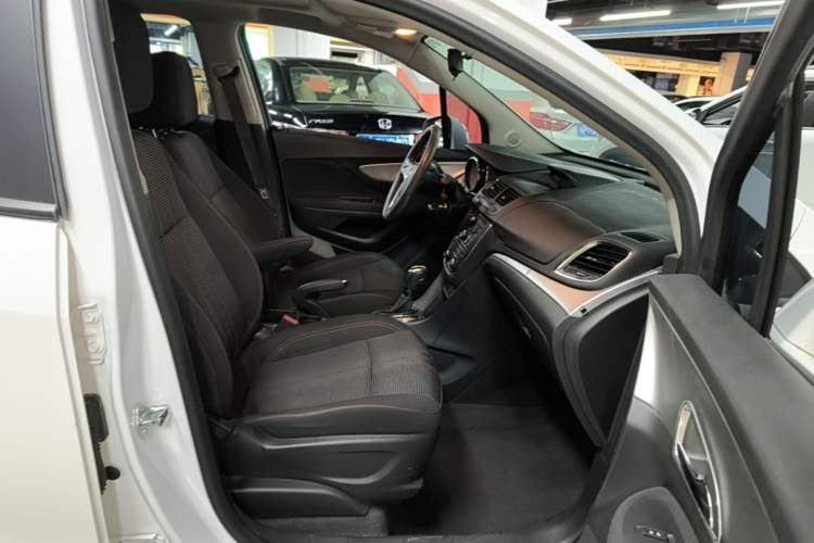 Used Buick Encore 2015 1.4T Automatic Two-Wheel Drive Urban Elite Version Right Front Seat