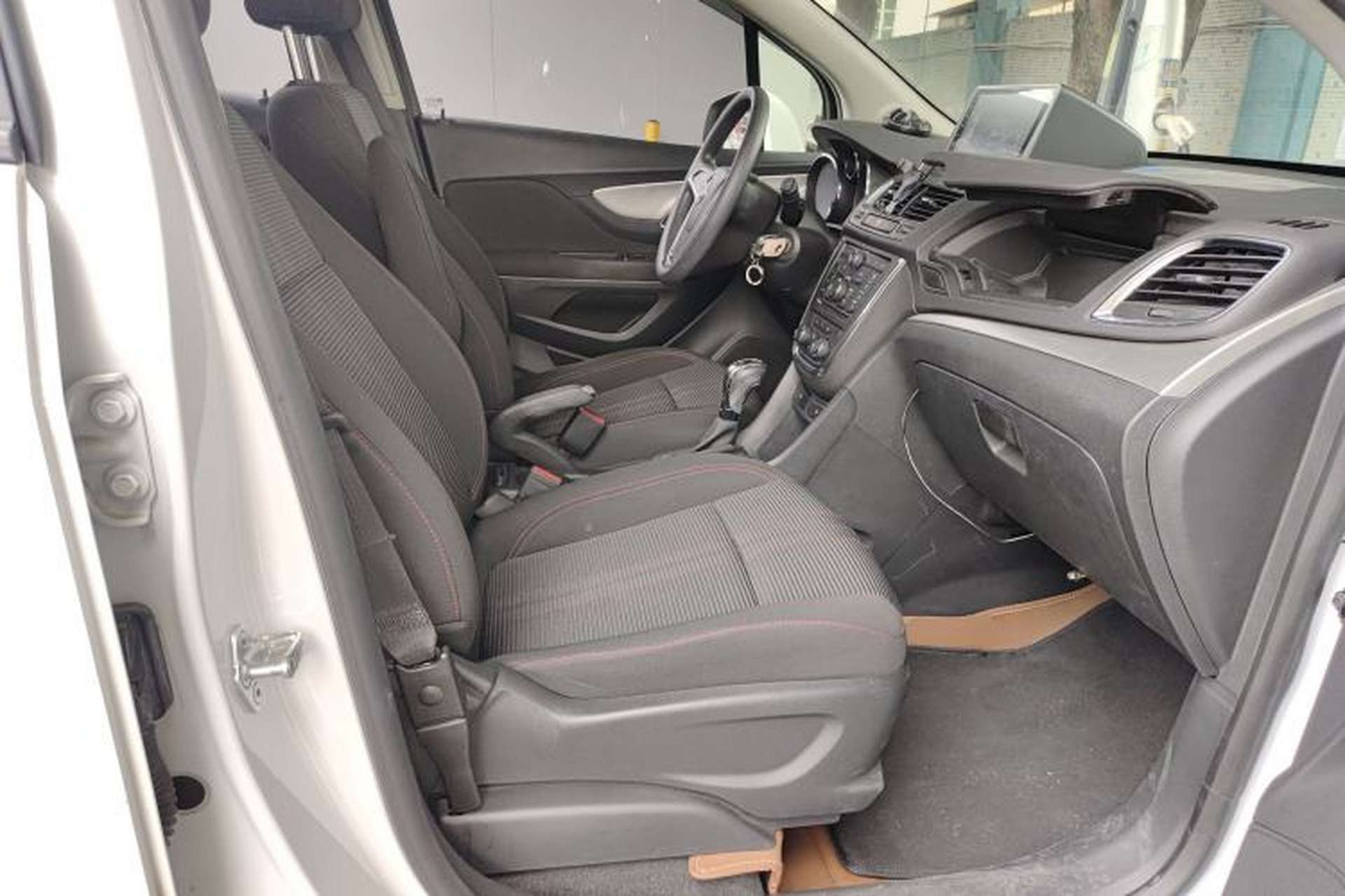 Used Buick Encore 2015 1.4T Automatic Two-Wheel Drive Urban Elite Version Right Front Seat