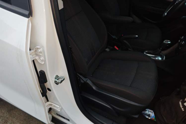 Used Buick Encore 2015 1.4T Automatic Two-Wheel Drive Urban Elite Version Right Front Seat