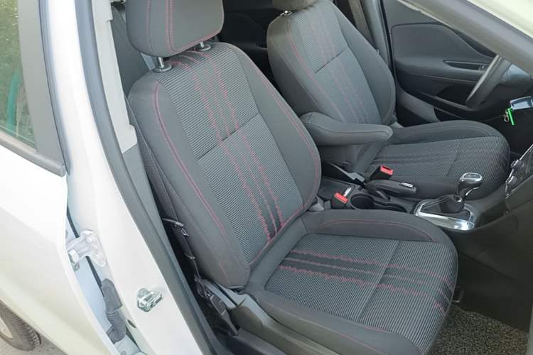 Used Buick Encore 2015 1.4T Automatic Two-Wheel Drive Urban Elite Version Right Front Seat