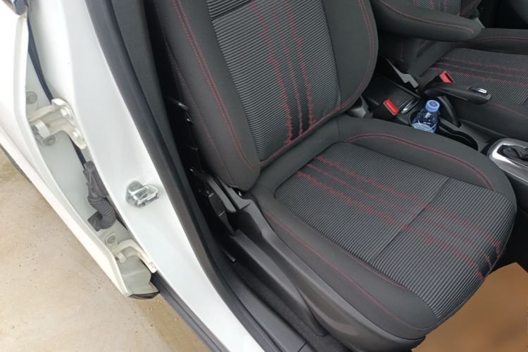 Used Buick Encore 2015 1.4T Automatic Two-Wheel Drive Urban Elite Version Right Front Seat