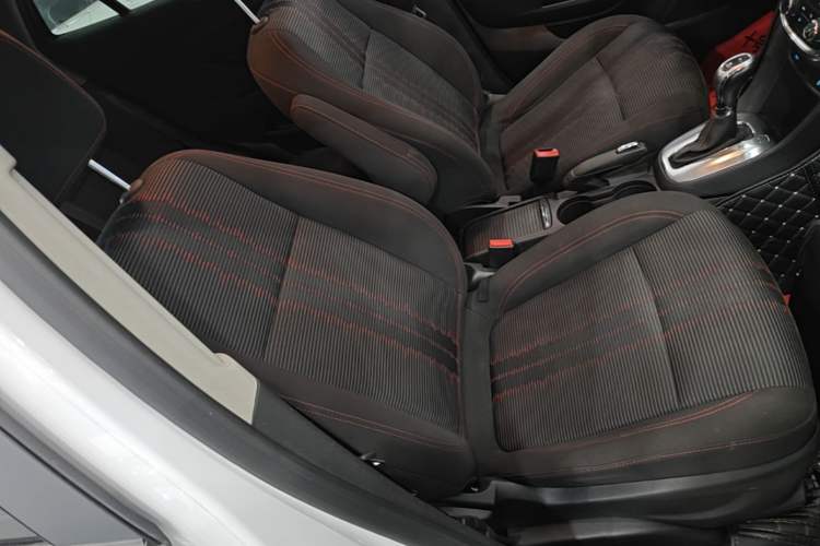 Used Buick Encore 2015 1.4T Automatic Two-Wheel Drive Urban Elite Version Right Front Seat