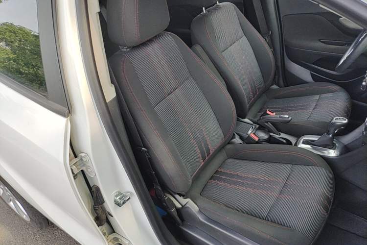 Used Buick Encore 2015 1.4T Automatic Two-Wheel Drive Urban Elite Version Right Front Seat